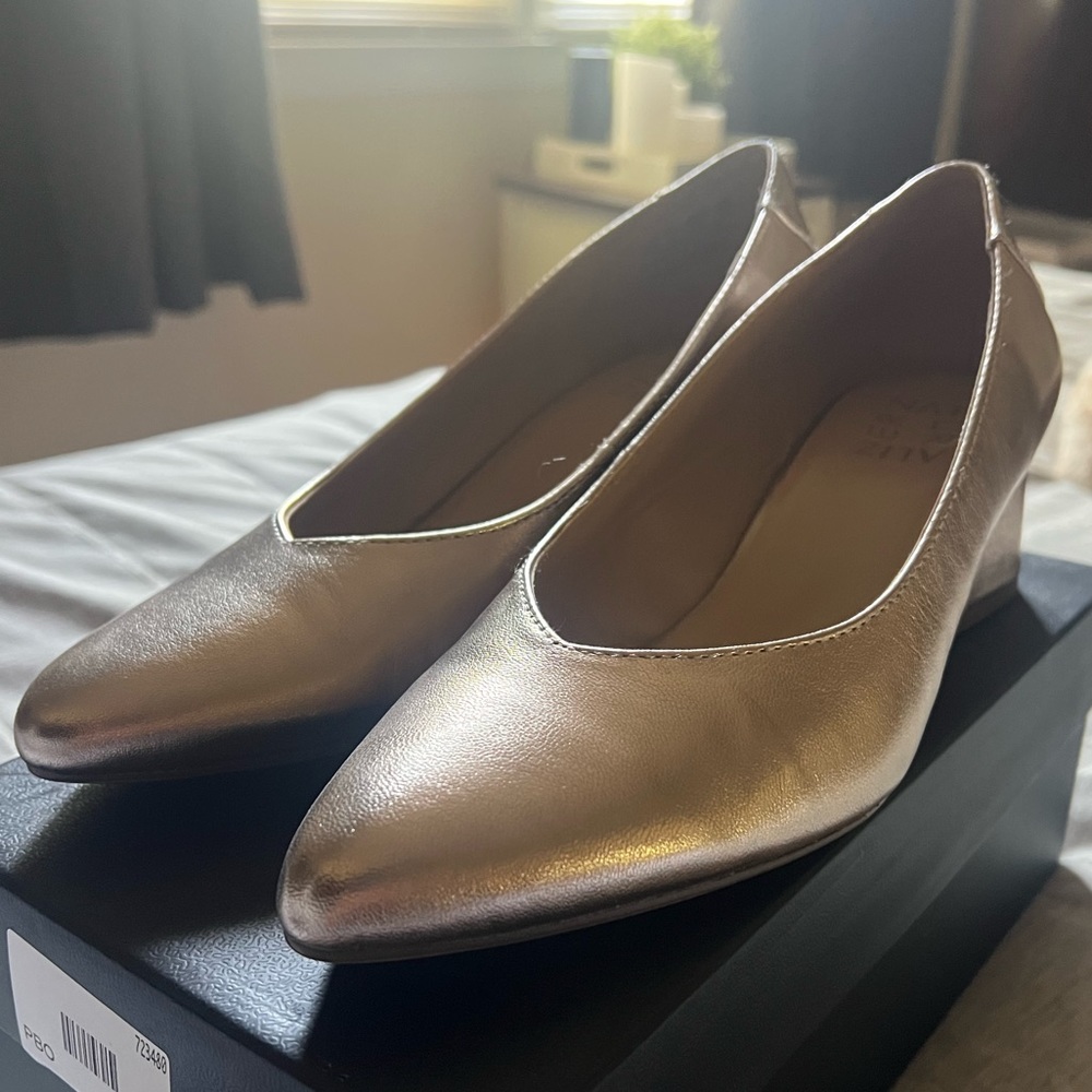 Naturalizer Pumps- 8W - gold leather